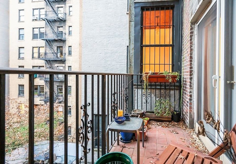 1st image of 330 W 101st St APT 3B