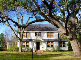 636 Travis St, Columbus, TX 78934
