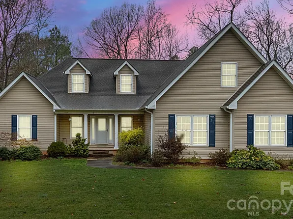 2853 Wimbledon Dr, Gastonia, NC 28056