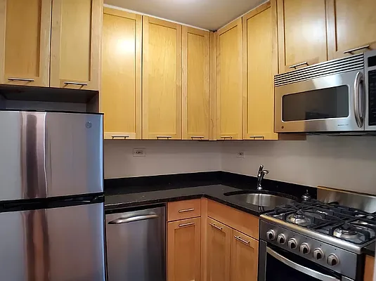 Rented by Manhattan Realty Group | media 7