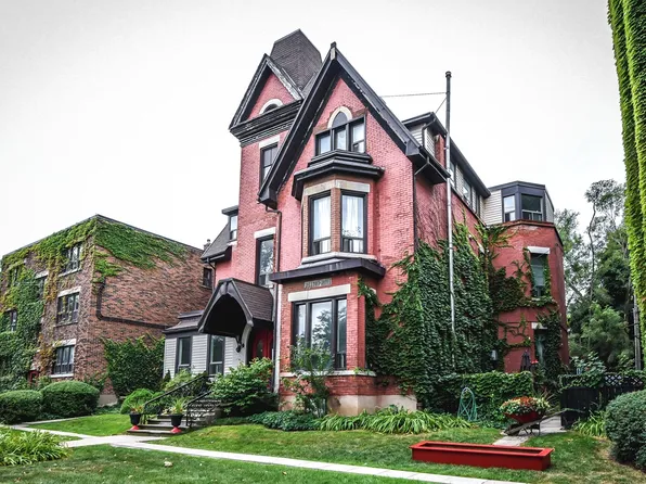 39 Herkimer St, Hamilton, ON L8P 2G3