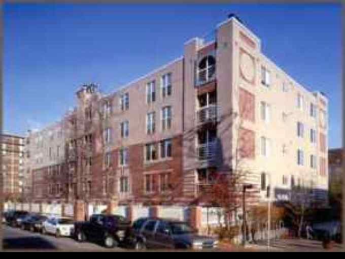 2nd image of 422 Franklin St