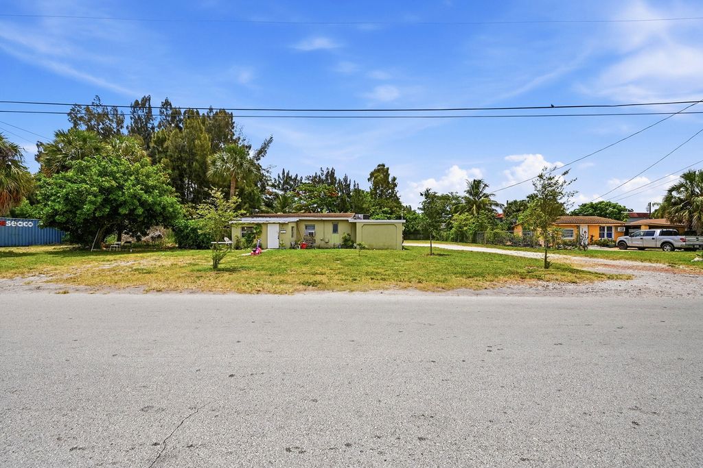 700 SW 8th Street, photo 2
