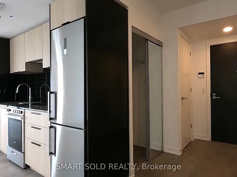 501 Yonge St #1105 — Photo 9