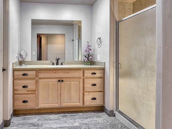 5th image of 25 W Ridge Ct