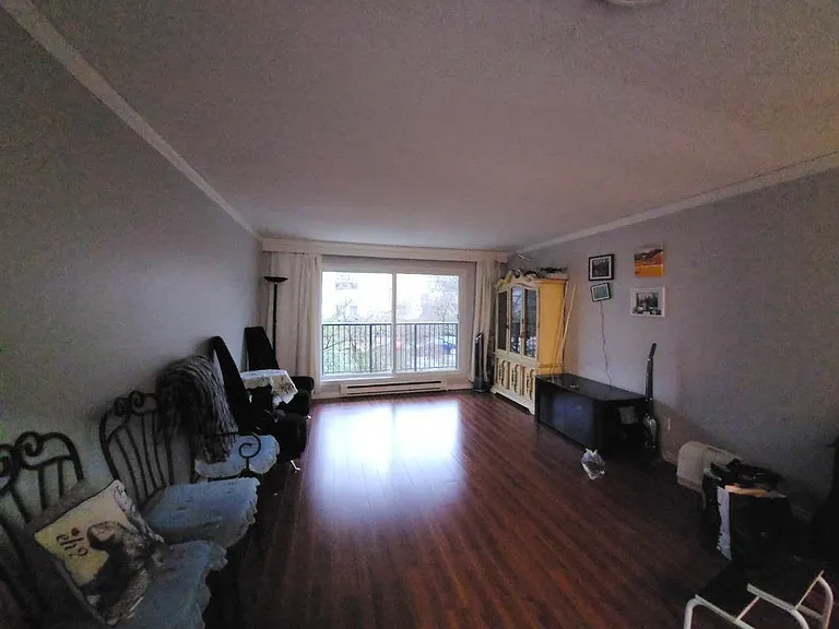 1050 Howie Ave — Photo 7