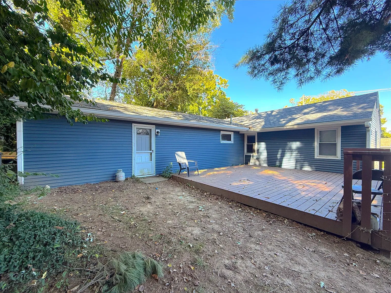 **August 2027** Steps from IU Memorial Stadium!! 5 Bed, 3 Bath House with Large Backyard!! — Photo 4