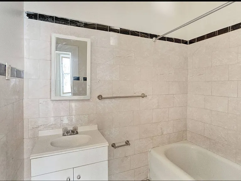 1241 College Ave — Photo 5