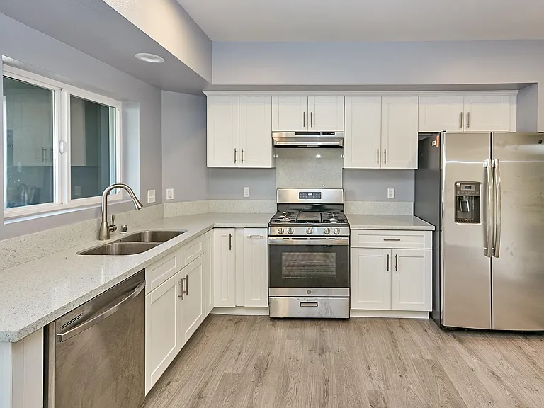 407 N Ardmore Ave #201 — Photo 19