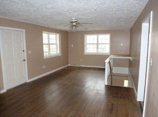 3rd image of 125 Park Dr