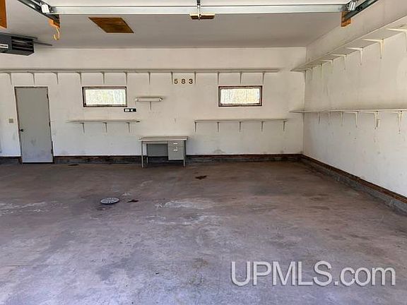 3rd image of 583 Alsace Ave