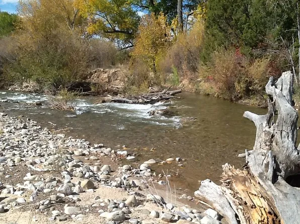 40 State Road 580, Dixon, NM 87527