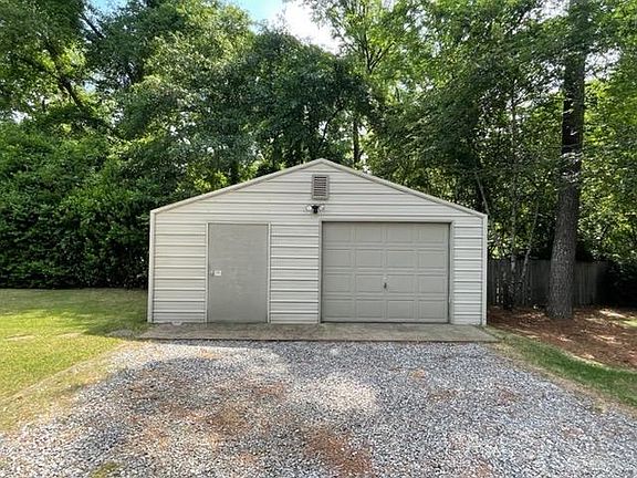Garage/ wired workshop. 500 sf. 2d driveway.