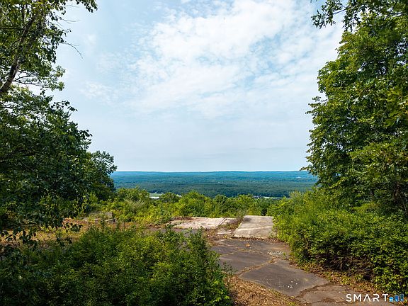 3rd image of 529 Deercliff Road