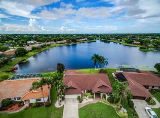 529 Crystal Lake Dr, Melbourne, FL 32940