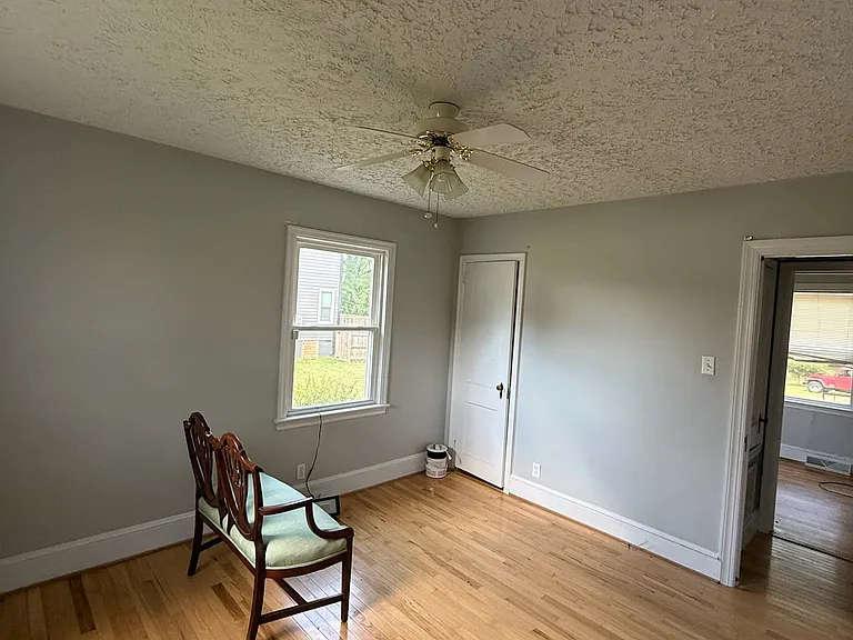 324 E Peterson Dr — Photo 37