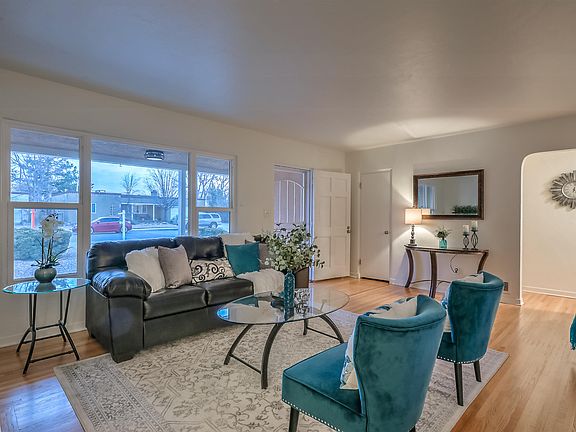 2nd image of 3611 Calle Del Sol NE
