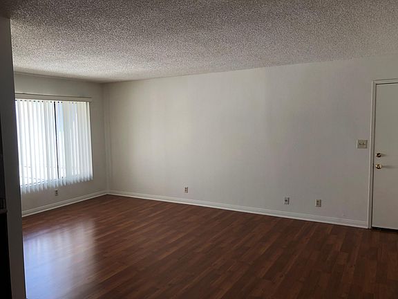 2nd image of 2806 W Victory Blvd APT A