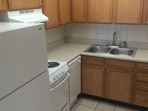 4th image of 8161 Grant Colonial Dr APT B