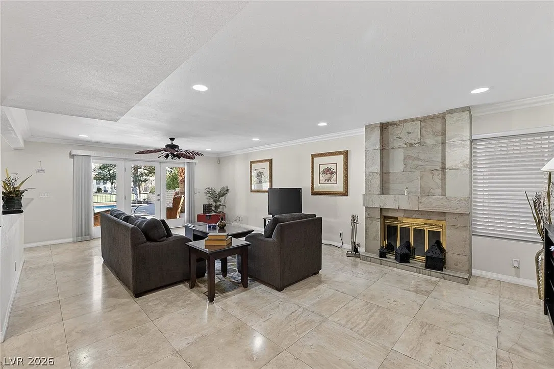 3 bed, 3.0 bath, 2529 sqft, $3,600 — Photo 4