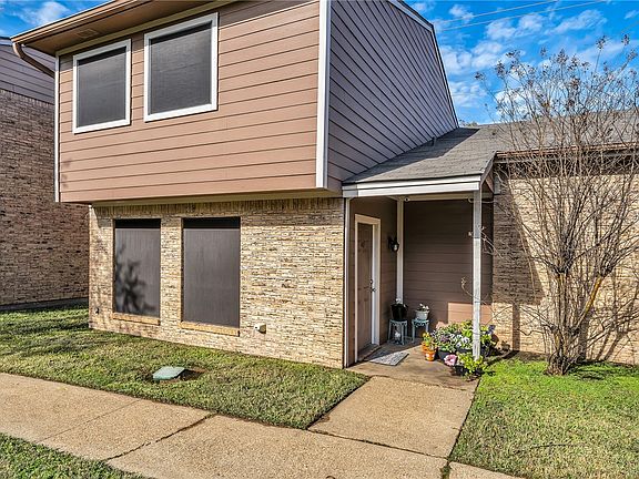 2nd image of 2807 Wildflower Dr APT 40