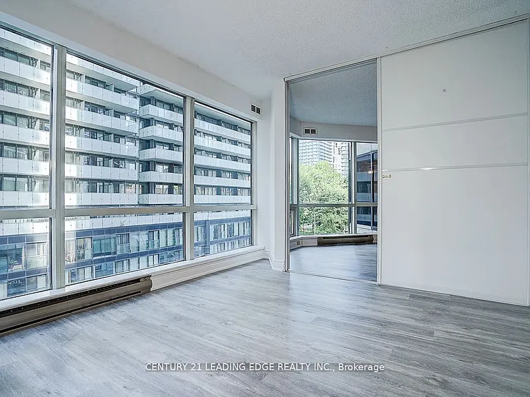 1001 Bay St #514 — Photo 31