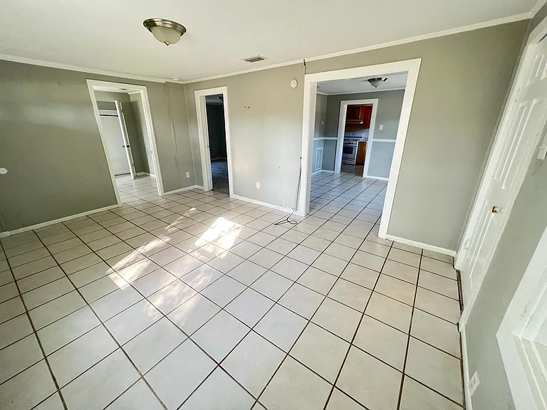 4780 N 9th Ave — Photo 10