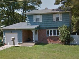 145 Le Grand St, Brentwood, NY 11717