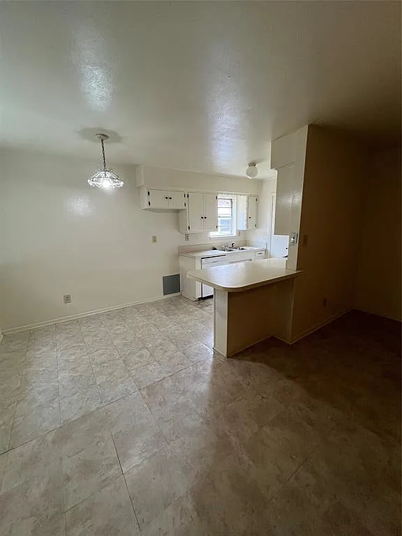 3 bed, 2988 sqft, $1,300 — Photo 2