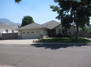 2938 Farmington Ave, Medford, OR 97504