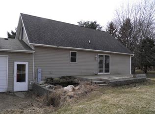 29536 Allens Grove Rd, Dixon, IA 52745