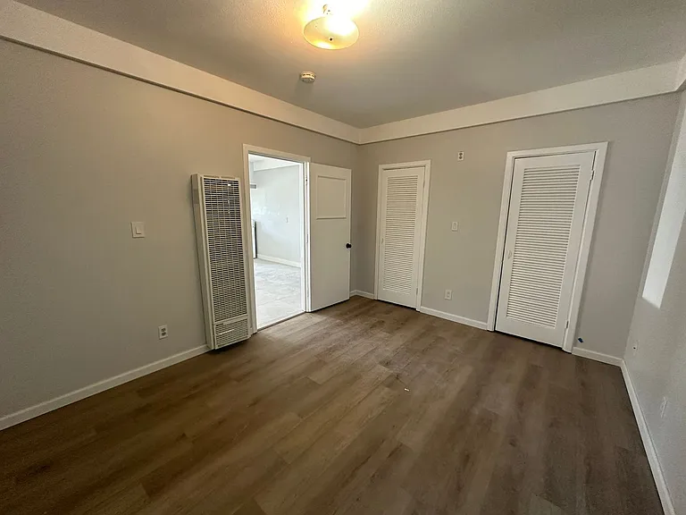 1123 Highland St — Photo 9