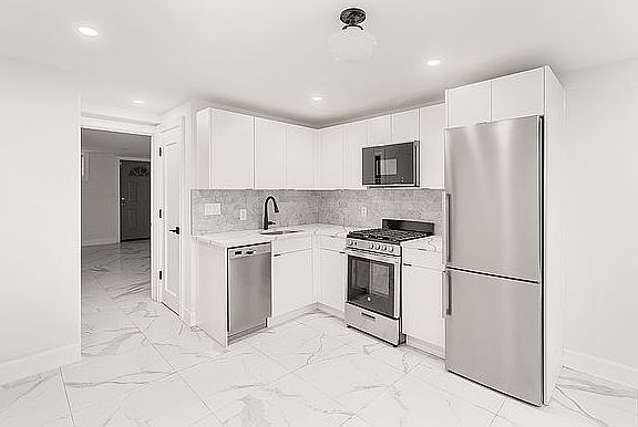 3rd image of 380 Chauncey St #1