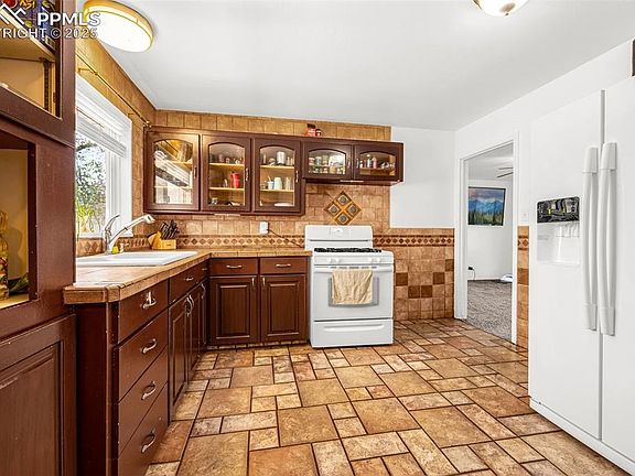 4th image of 713 Bryce Dr