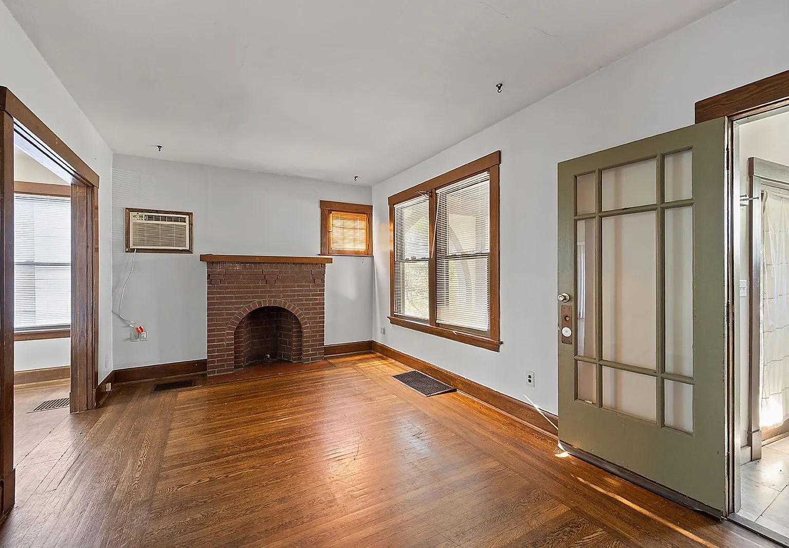 4 bed, 2.0 bath, $2,995 — Photo 2