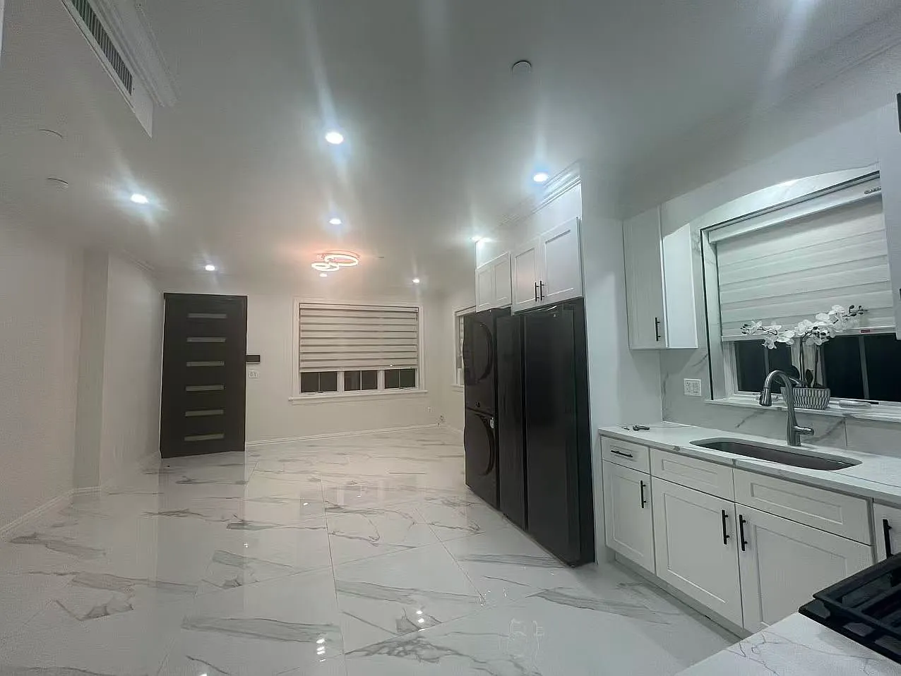 3 bed, 1100 sqft, $3,600 — Photo 2