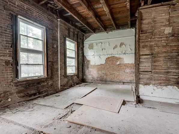 122 Hoyt Street image 23 of 57