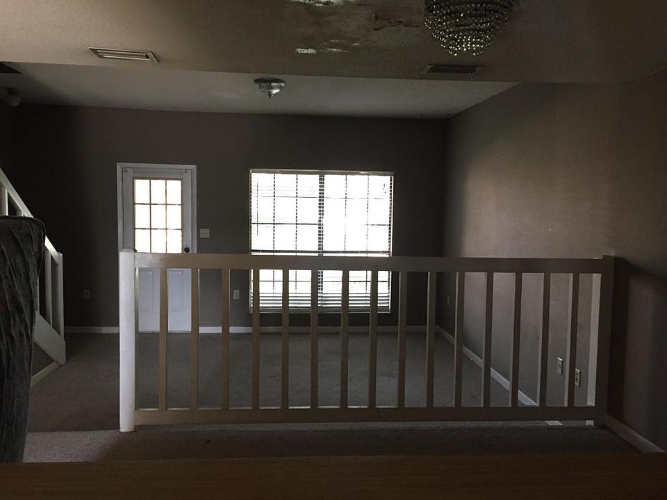 2nd image of 229 Carmel Dr Unit 6