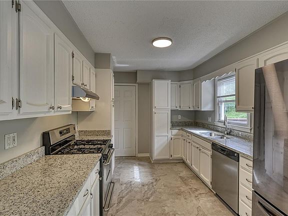4th image of 3535 N Chelsea Ave