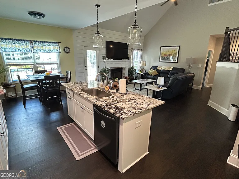 205 Solihull Ln — Photo 22