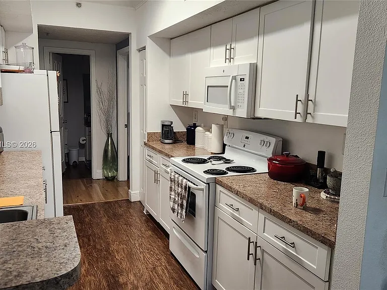 11601 SW 2nd St #21202 — Photo 4