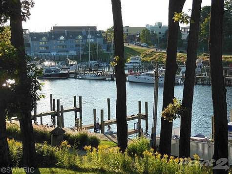 4th image of 50 N Shore Dr N