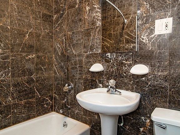 5th image of 175 W 72nd St APT 3E1
