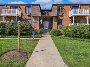 136 Deer Hill Ave #B19, Danbury, CT 06810
