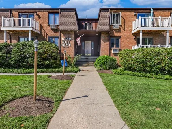 136 Deer Hill Avenue #B19, Danbury, CT 06810