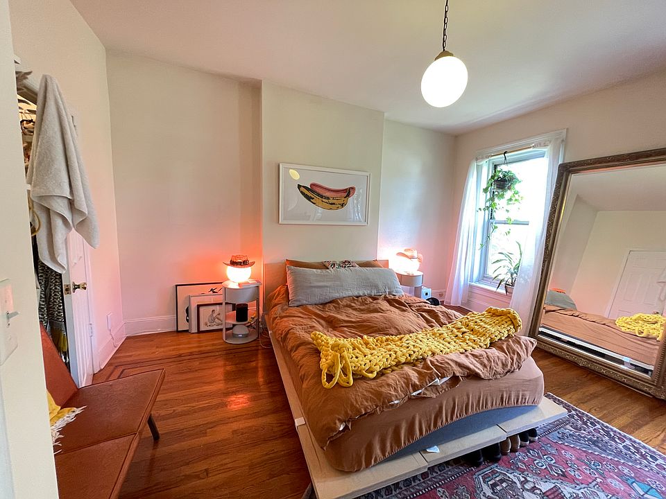 1st image of 219 Sackett St APT 3