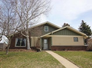 1200 Western Trl, Mukwonago, WI 53149