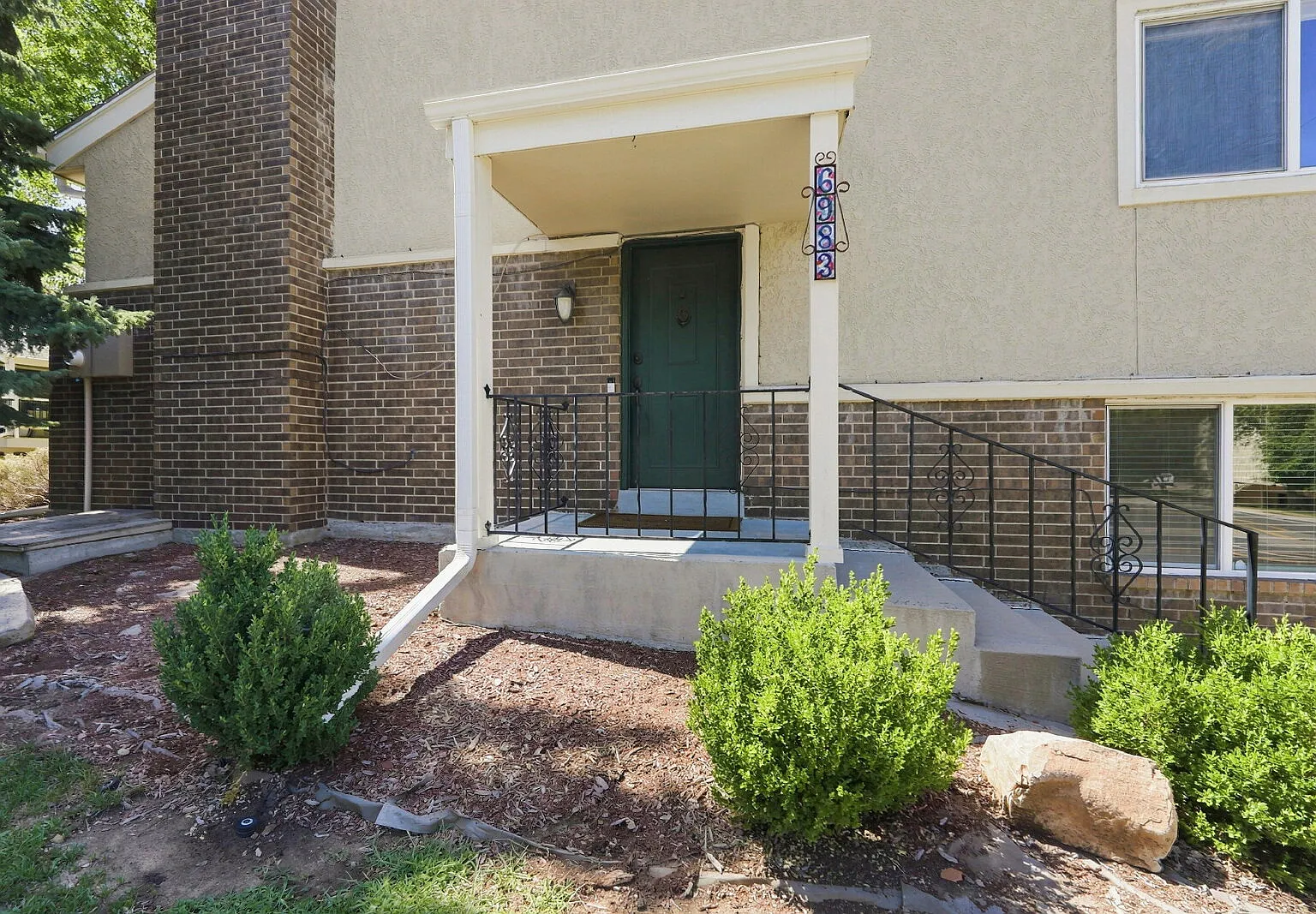 3 bed, 2.0 bath, 1825 sqft, $2,796 — Photo 1