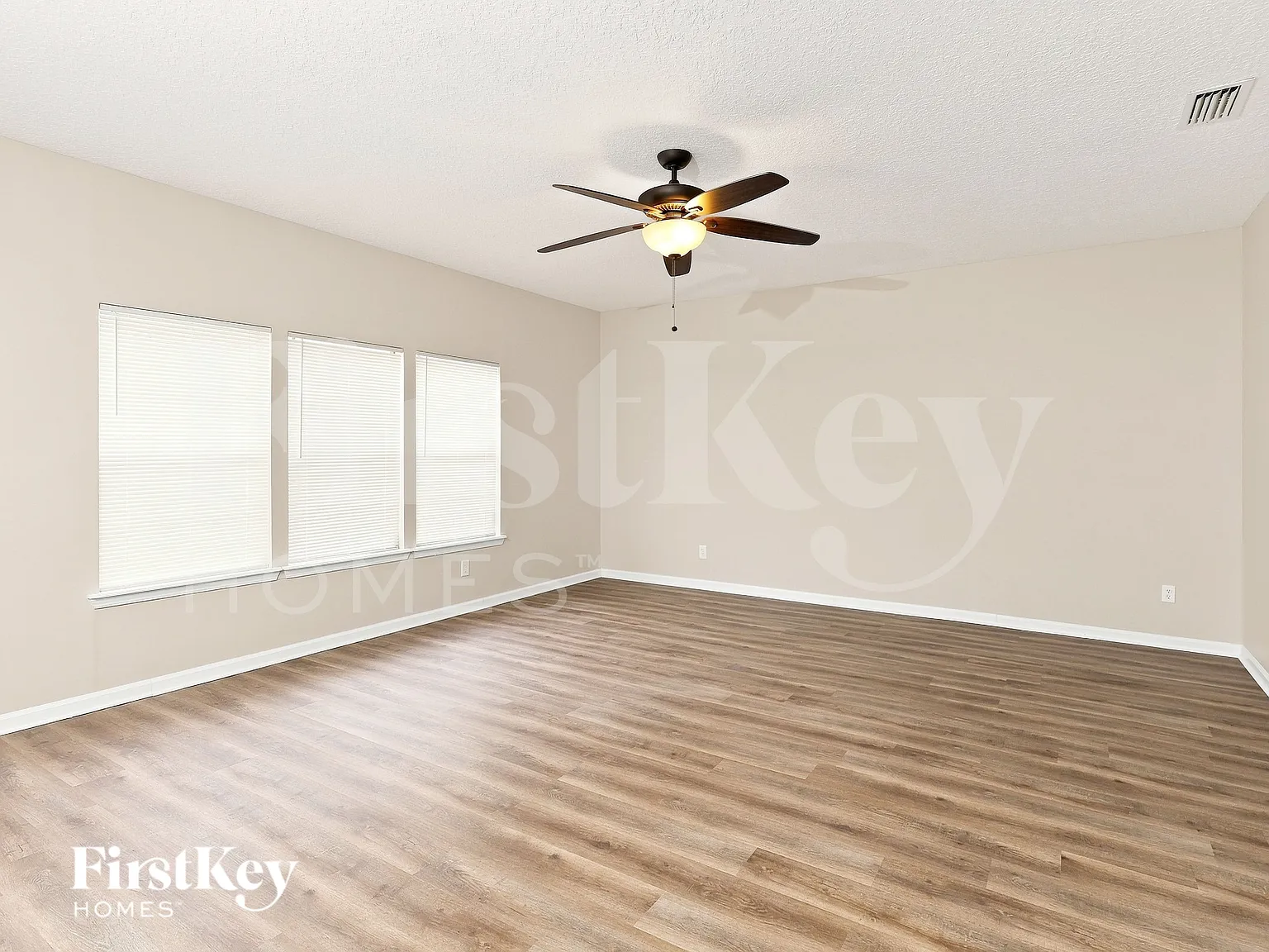 5 bed, 2.5 bath, 2996 sqft, $2,580 — Photo 2
