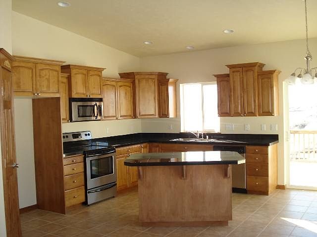 2nd image of 806 S Aspen St